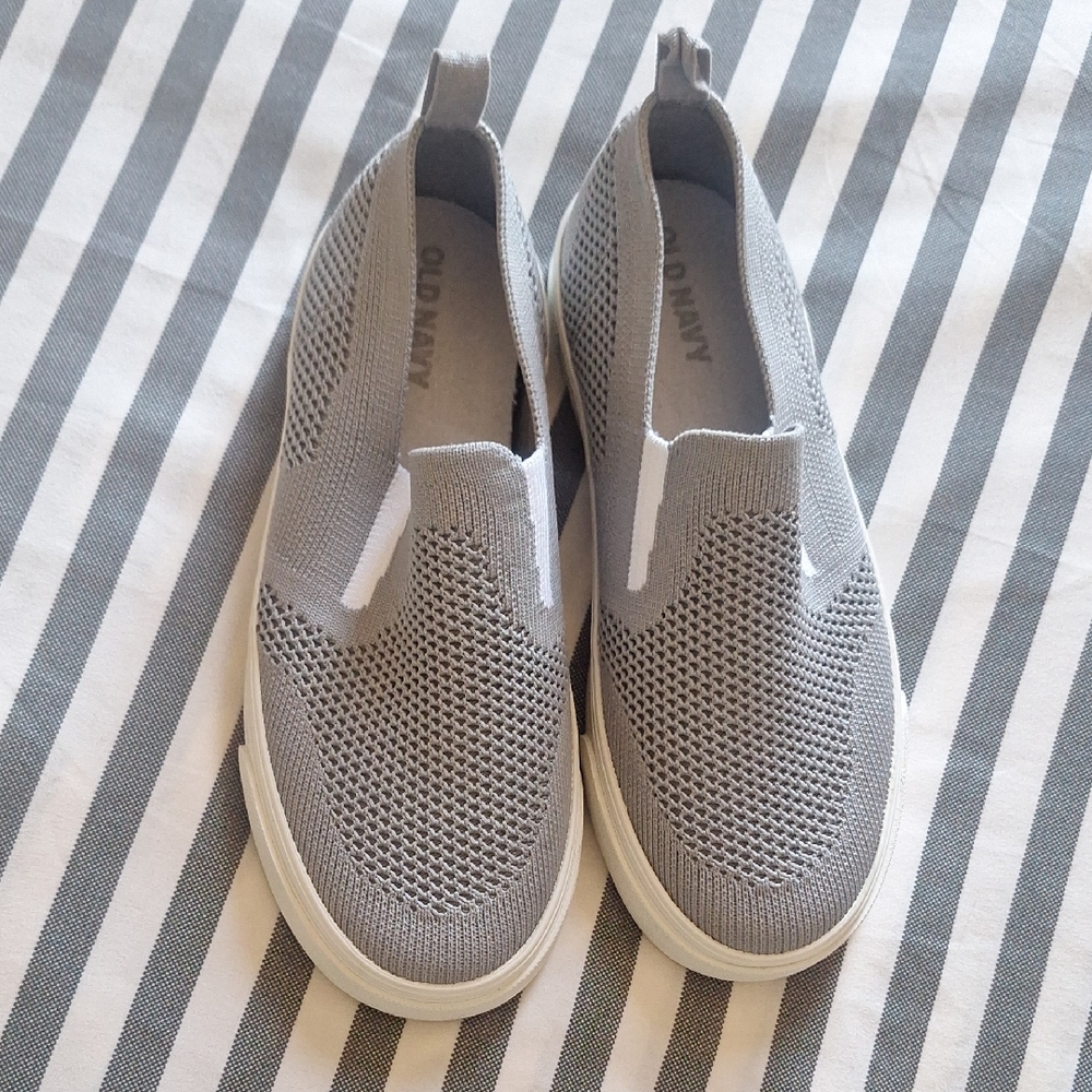 Old Navy Light Gray Knit Slip-On Shoes Kid Size 13
